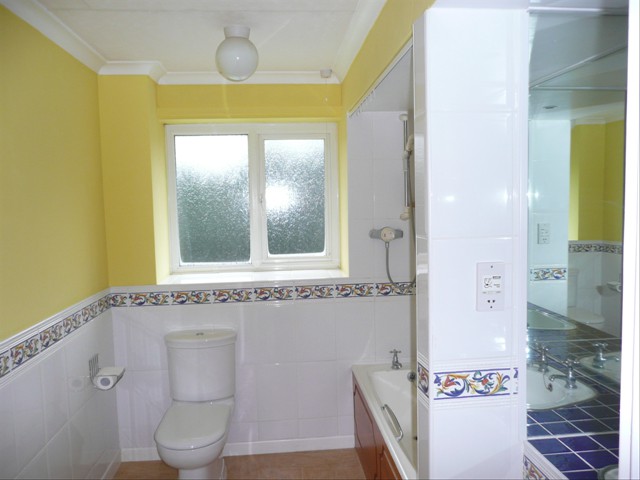 Andover family bathroom and small en-suite