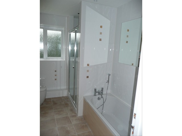Andover family bathroom and small en-suite