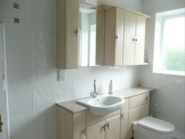 Andover family bathroom and small en-suite