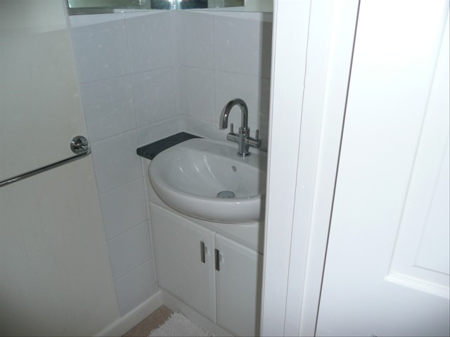 Andover family bathroom and small en-suite